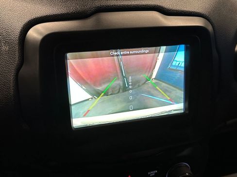 Used 2020 Jeep Renegade Latitude w/ Cold Weather Group image 14