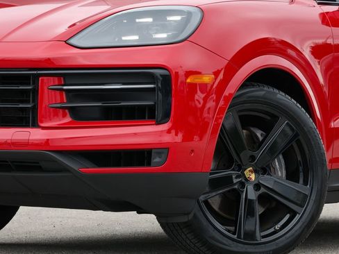 Certified 2024 Porsche Cayenne Coupe AWD/4WD image 29