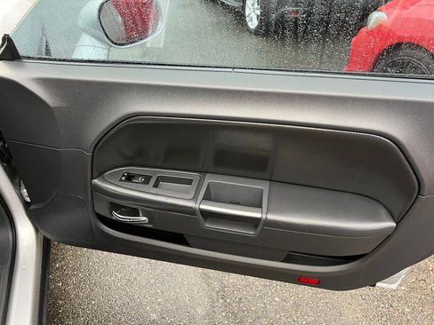 Used 2010 Dodge Challenger R/T image 21