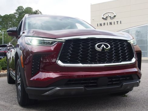 Used 2023 INFINITI QX60 Sensory w/ Cargo Package AWD/4WD image 2