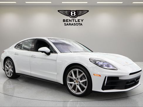 Used 2024 Porsche Panamera image 11