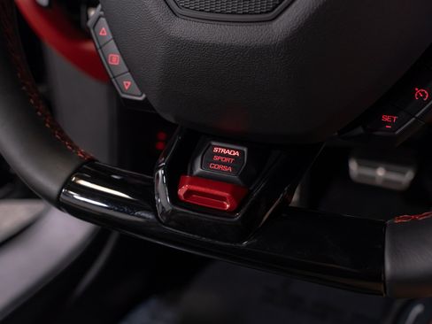 Used 2020 Lamborghini Huracan EVO AWD/4WD image 40