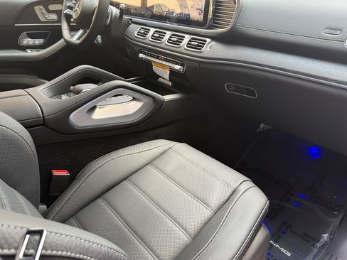 New 2026 Mercedes-Benz GLS 580 4MATIC image 16