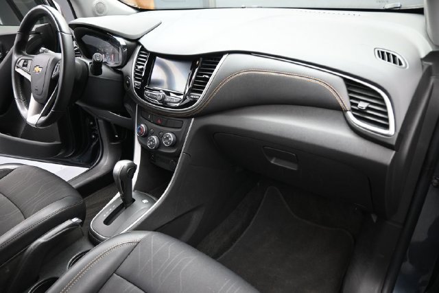 Used 2021 Chevrolet Trax LT w/ LT Convenience Package FWD image 26