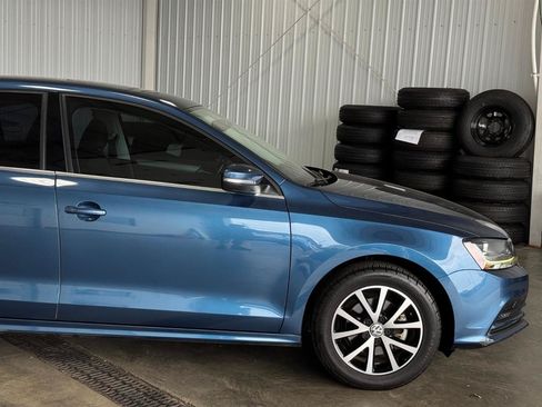 Used 2017 Volkswagen Jetta SE FWD image 37