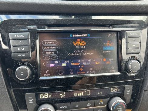 Used 2020 Nissan Rogue SV image 13