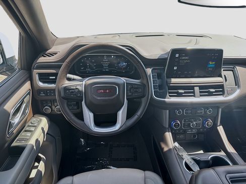 Used 2022 GMC Yukon XL SLT w/ SLT Premium Package AWD/4WD image 18