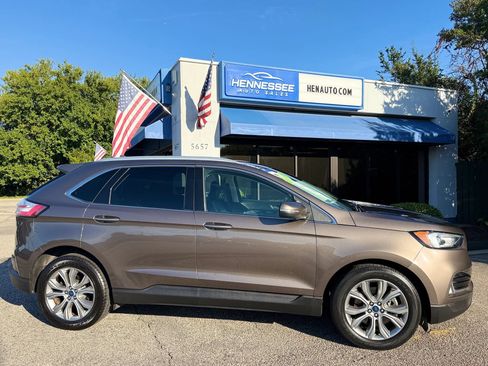 Used 2019 Ford Edge Titanium AWD/4WD image 4
