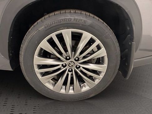Used 2021 Toyota Highlander Platinum AWD/4WD image 37