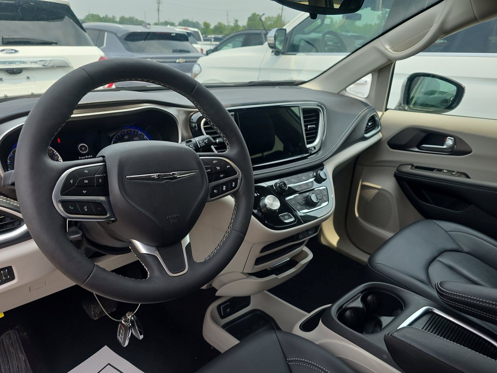 Used 2024 Chrysler Pacifica Touring-L w/ Road Tripper Package FWD image 9