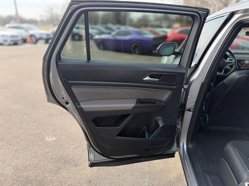 Used 2022 Volkswagen Atlas Cross Sport SEL image 35