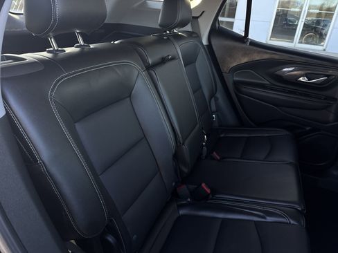 Used 2023 GMC Terrain SLT w/ Infotainment Package II image 28