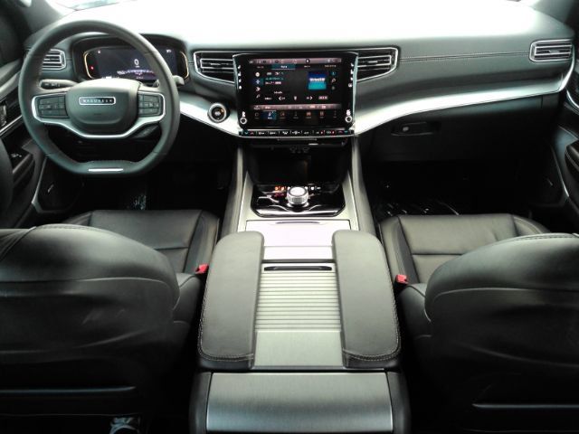 Used 2025 Jeep Wagoneer L Series II AWD/4WD image 3