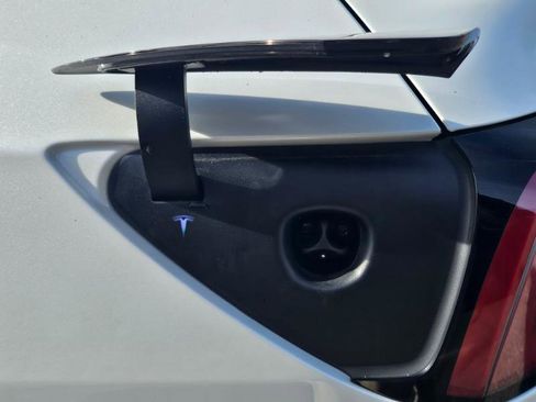 Used 2025 Tesla Model Y Long Range image 32