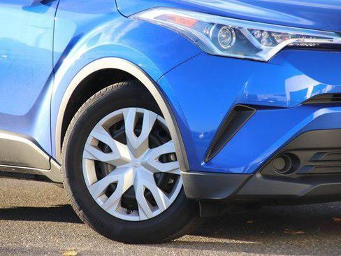 Certified 2019 Toyota C-HR LE FWD image 3