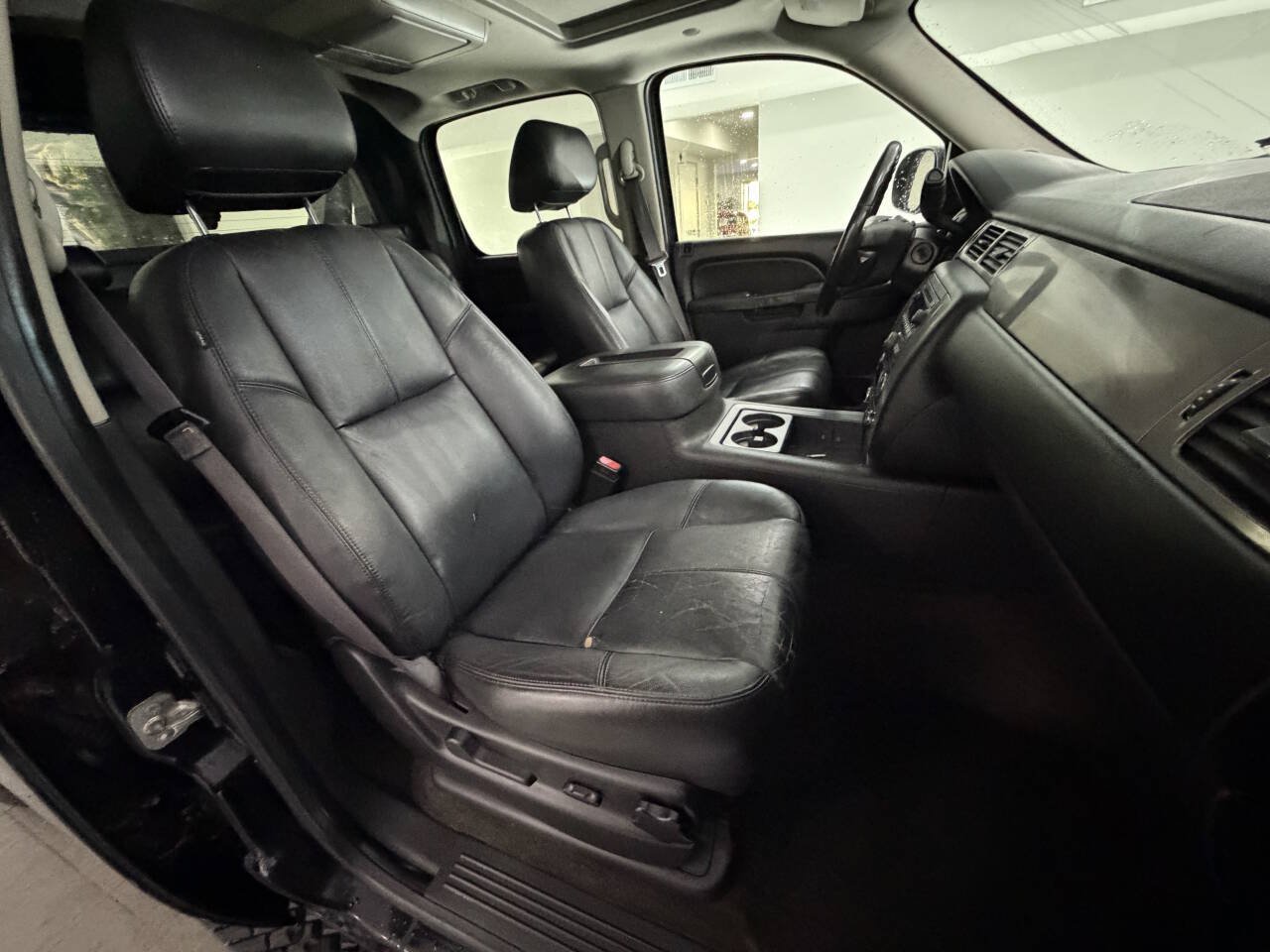 Used 2013 Chevrolet Avalanche LT w/ Suspension Package, Off-Road AWD/4WD image 16
