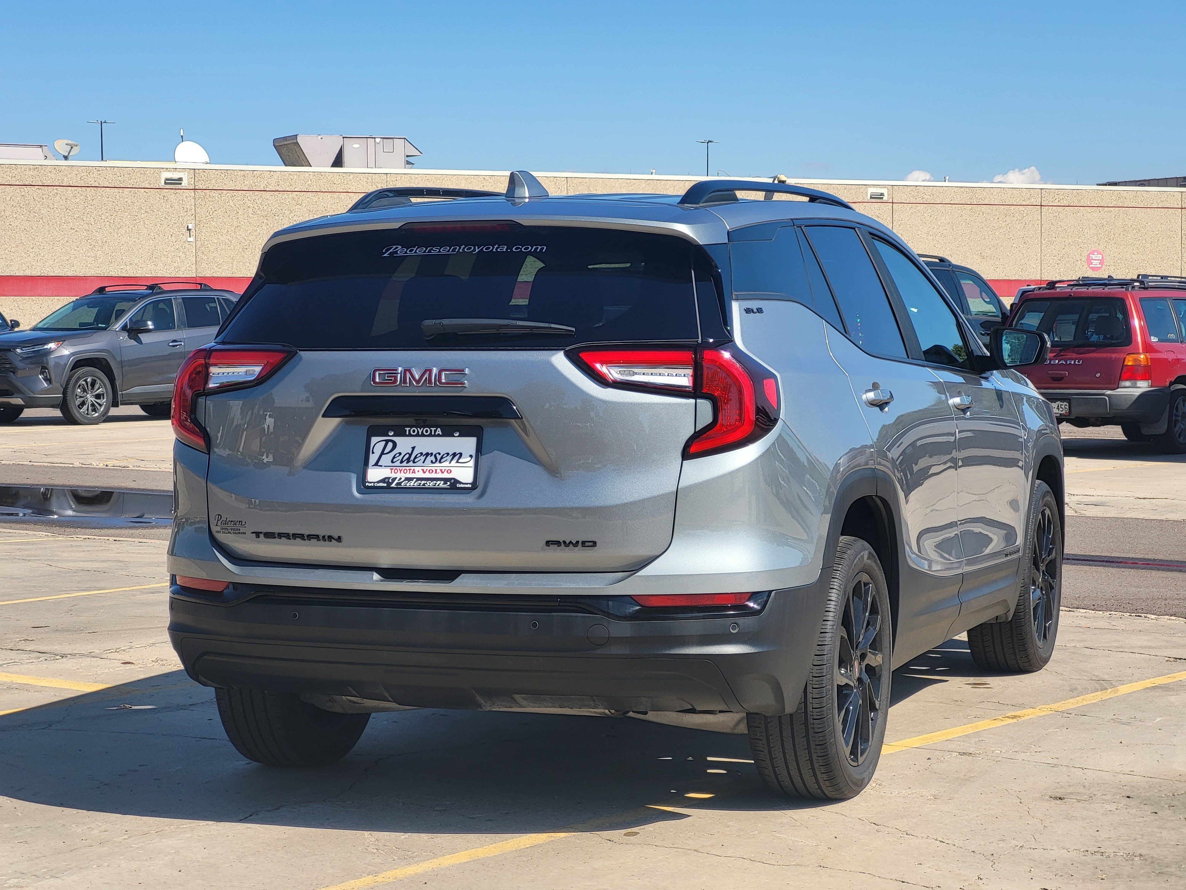 Used 2024 GMC Terrain SLE w/ Driver Convenience Package AWD/4WD image 2