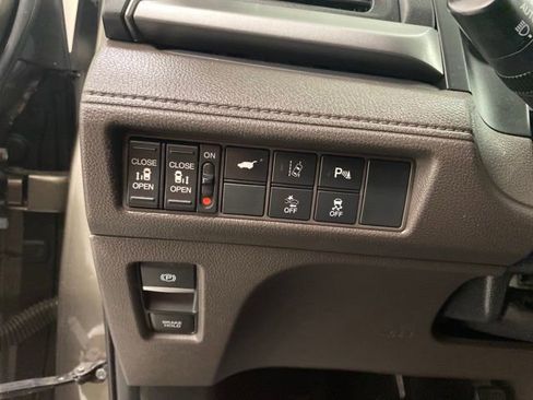 Used 2018 Honda Odyssey Touring image 17