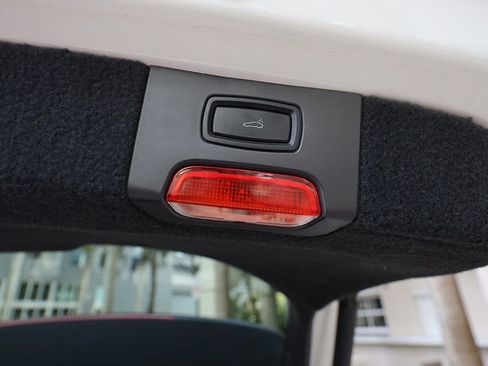 Used 2018 Porsche Cayenne Platinum Edition image 33