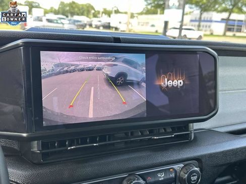 Used 2024 Jeep Wrangler Unlimited AWD/4WD image 25