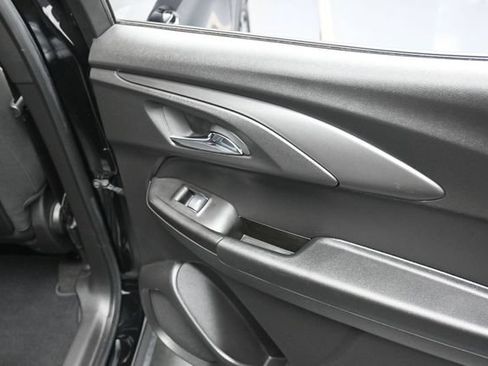 Used 2023 Chevrolet TrailBlazer LT FWD image 32