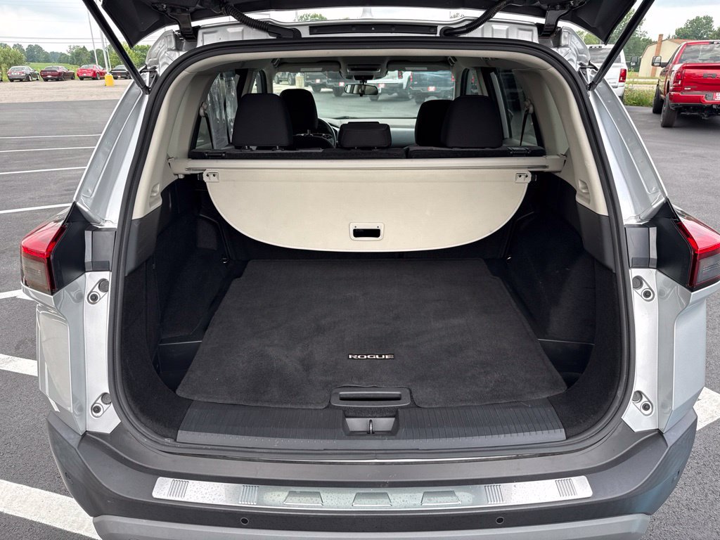 Used 2023 Nissan Rogue SV AWD/4WD image 9