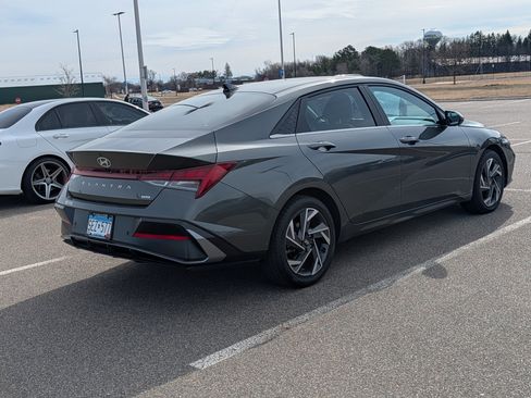 Used 2024 Hyundai Elantra Limited image 4