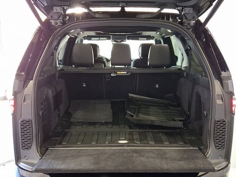 Certified 2025 Land Rover Discovery Dynamic SE image 28