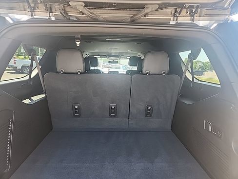 Certified 2022 Chevrolet Suburban Z71 w/ Luxury Package AWD/4WD image 13