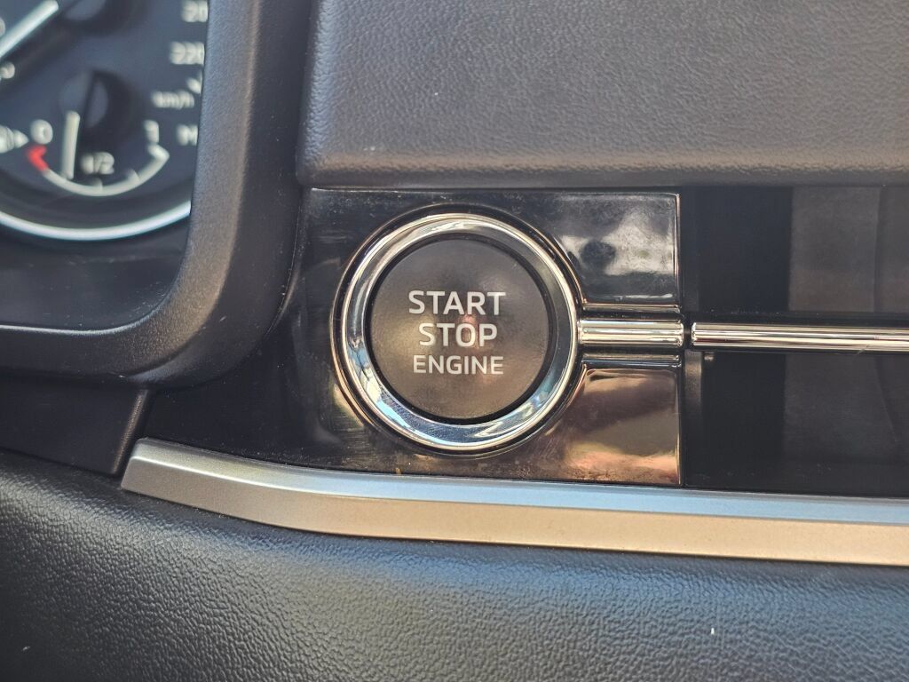 Used 2024 Mitsubishi Outlander SE AWD/4WD image 22