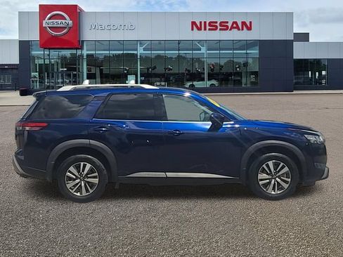 Used 2023 Nissan Pathfinder SL AWD/4WD image 8
