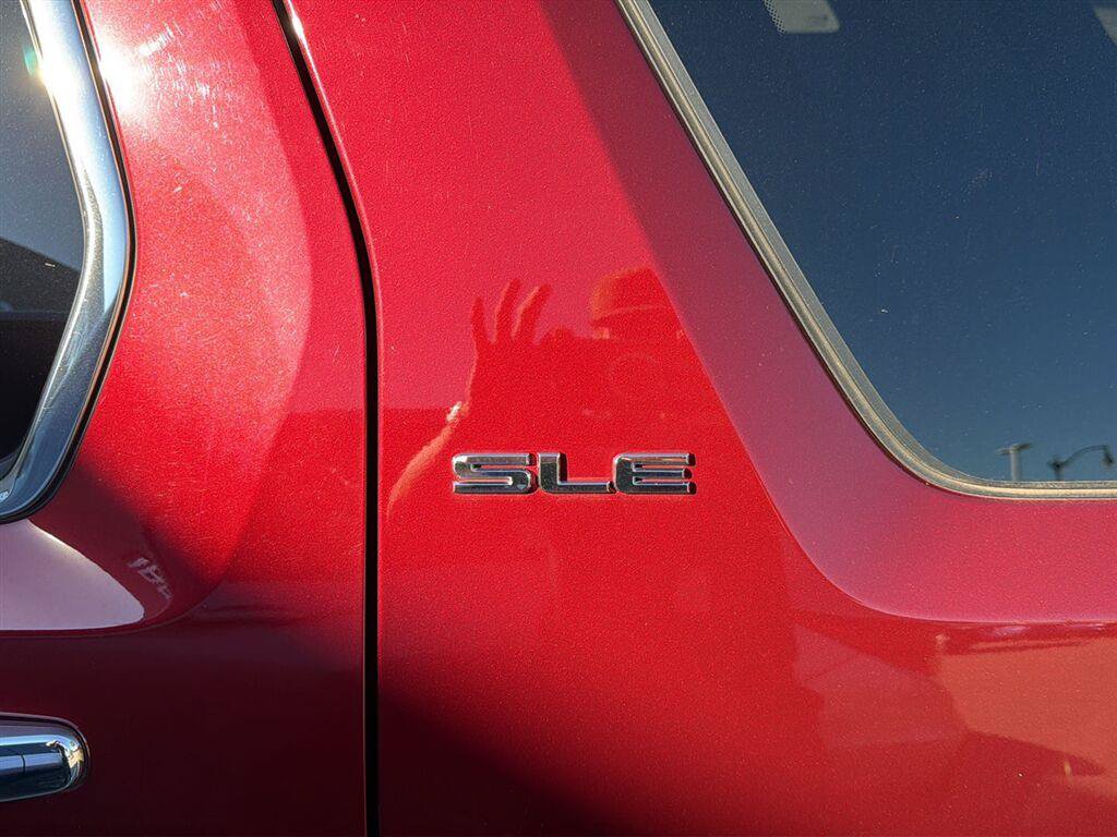 Used 2017 GMC Terrain SLE w/ Technology Package FWD image 5