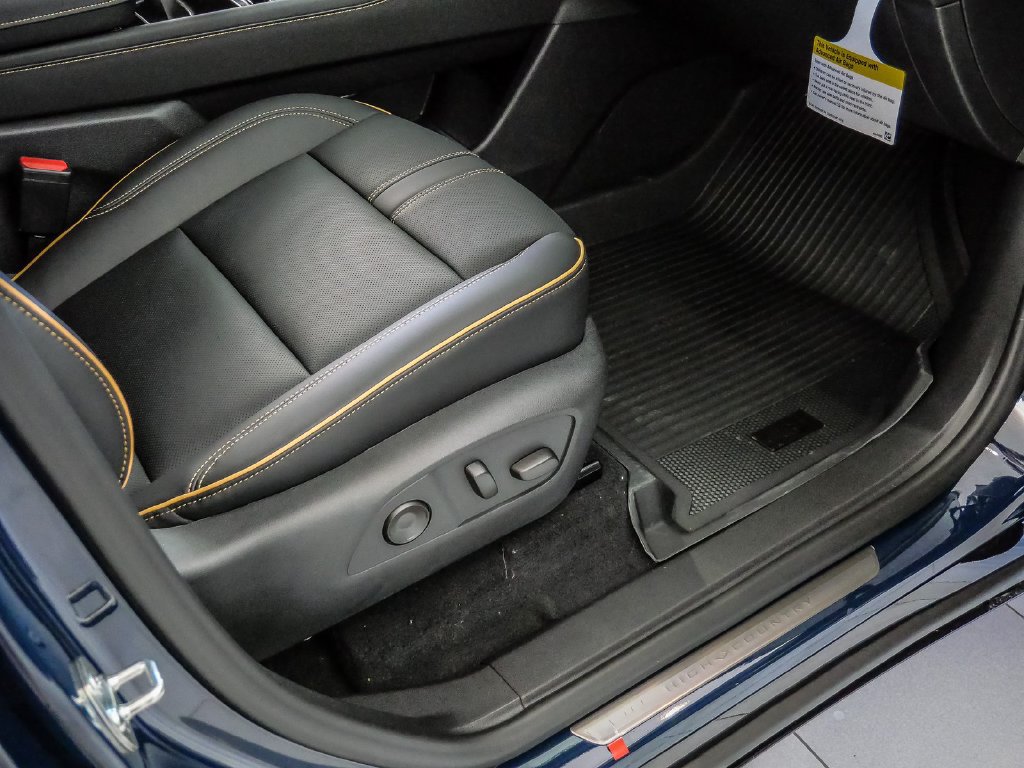 New 2027 Chevrolet Traverse High Country w/ LPO, Floor Liner Package AWD/4WD image 19