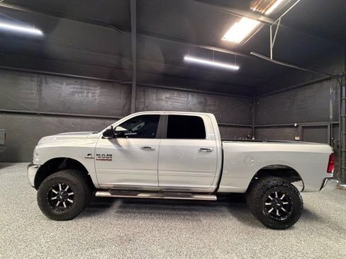 Used 2018 RAM 2500 SLT AWD/4WD image 8