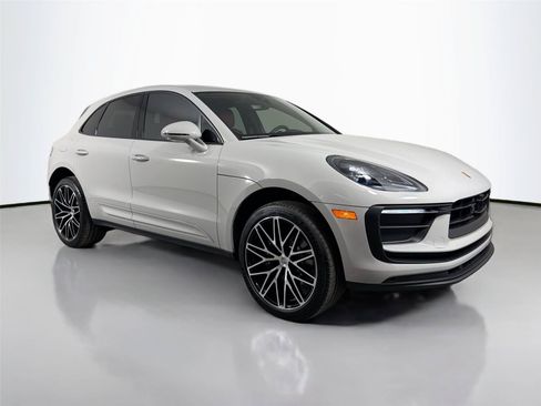 Certified 2026 Porsche Macan AWD/4WD image 9