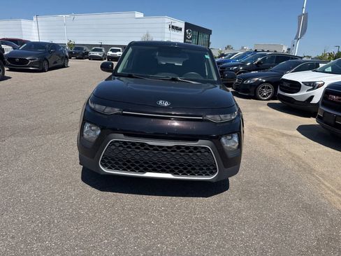 Used 2021 Kia Soul LX FWD image 2