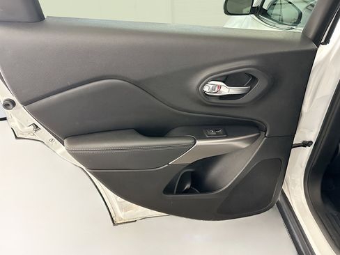 Used 2021 Jeep Cherokee Latitude Lux image 27