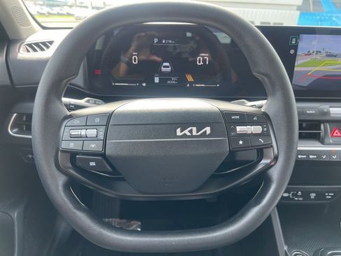 Used 2025 Kia K4 FWD image 52