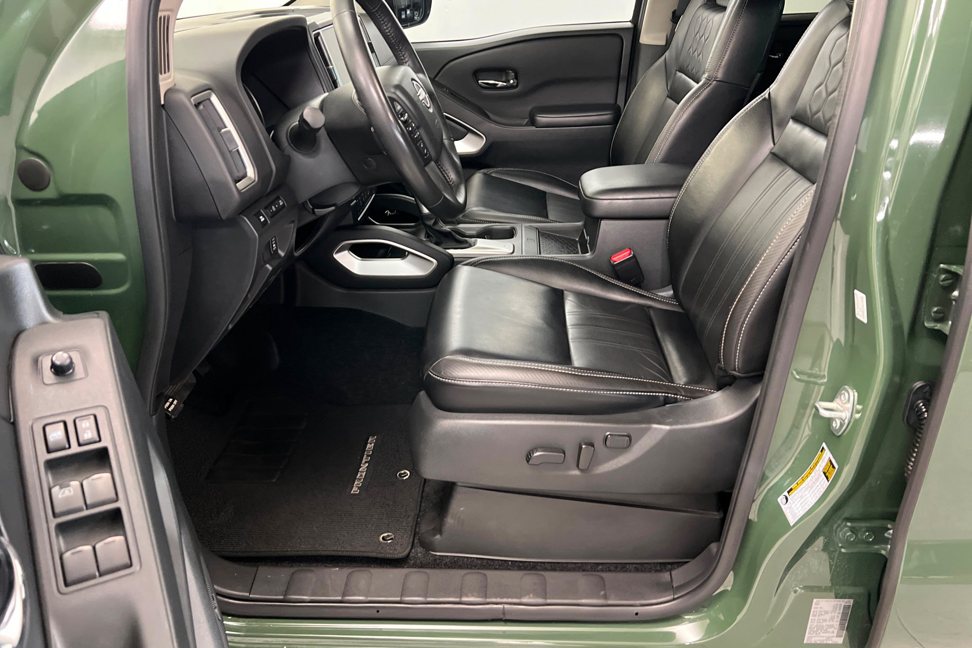 Used 2025 Nissan Frontier SL AWD/4WD image 18