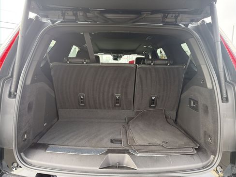 Used 2023 Cadillac Escalade Premium Luxury image 28