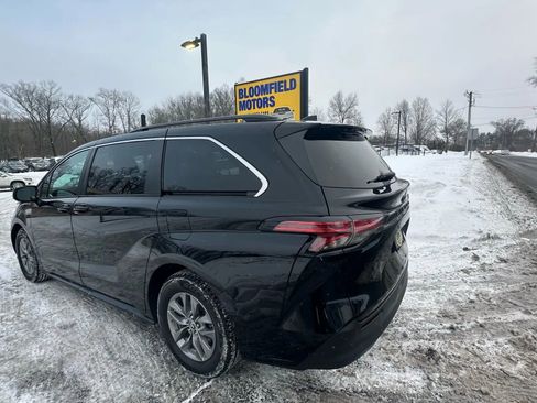 Used 2022 Toyota Sienna LE image 6