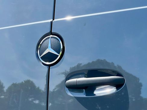 Used 2025 Mercedes-Benz Sprinter 2500 image 17