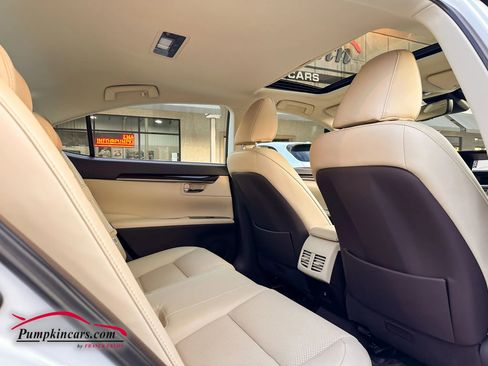 Used 2018 Lexus ES 350 w/ Navigation System Package image 24
