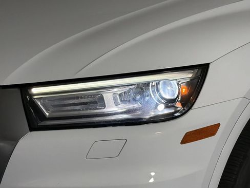 Used 2019 Audi Q5 2.0T Premium w/ Convenience Package AWD/4WD image 11
