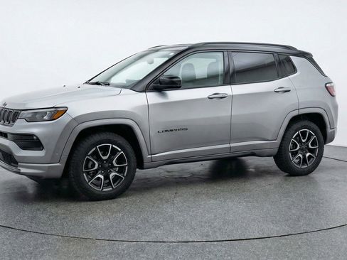 Used 2025 Jeep Compass Trailhawk AWD/4WD image 3