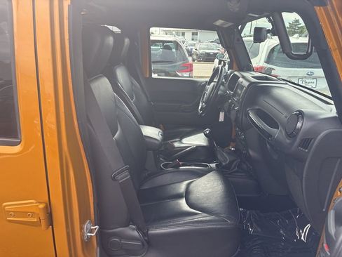 Used 2014 Jeep Wrangler Unlimited Sahara AWD/4WD image 8