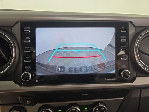 Used 2020 Toyota Tacoma SR5 AWD/4WD image 17