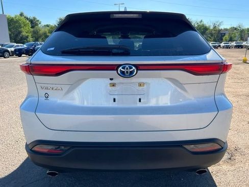 Used 2024 Toyota Venza LE AWD/4WD image 4