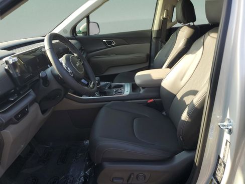 New 2026 Kia Carnival EX image 18