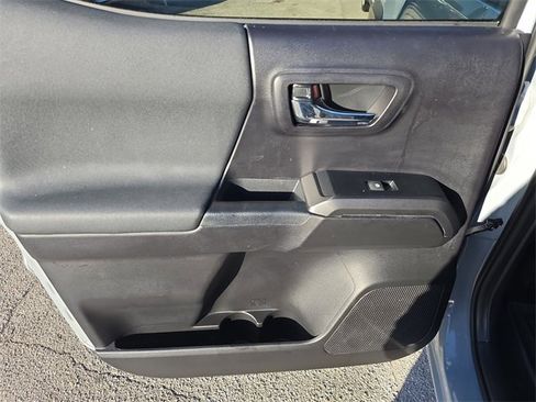 Used 2020 Toyota Tacoma TRD Off-Road image 9